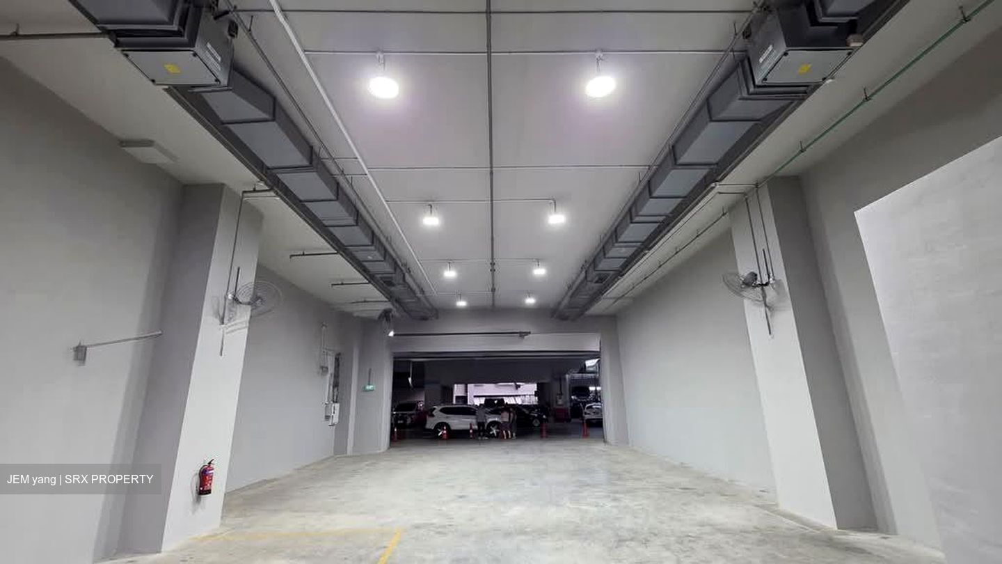 Carros Centre (D25), Factory #572596591